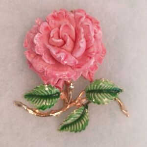 Vintage, unsigned pink rose and gold tone brooch. 2 inch.